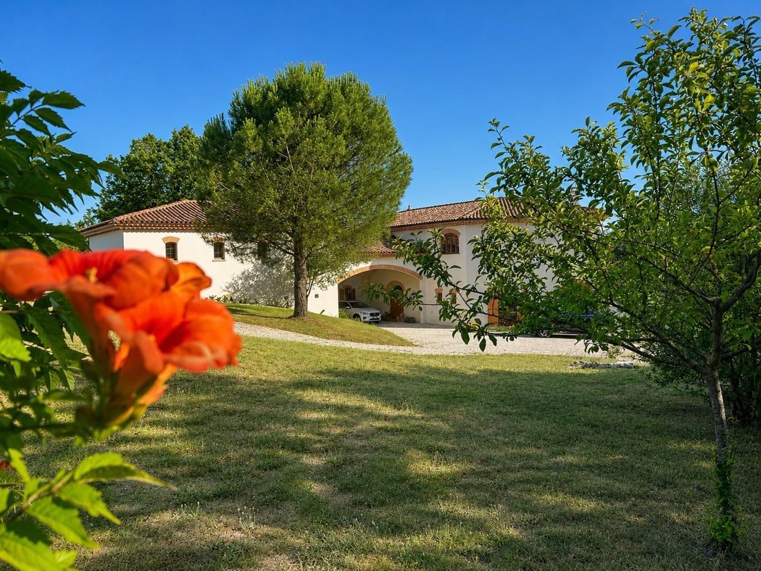 House in Laroque-Timbaut, Nouvelle-Aquitaine, France 1 - 18343415