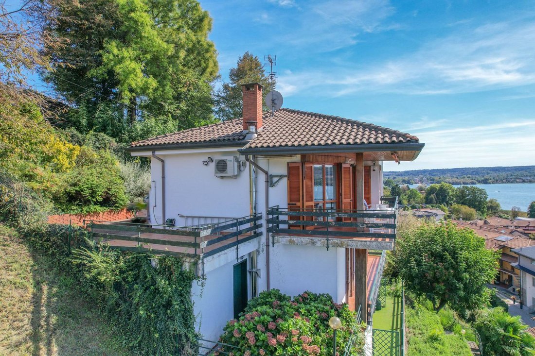 Villa in Lisanza, Lombardy, Italy 4 - 18341708