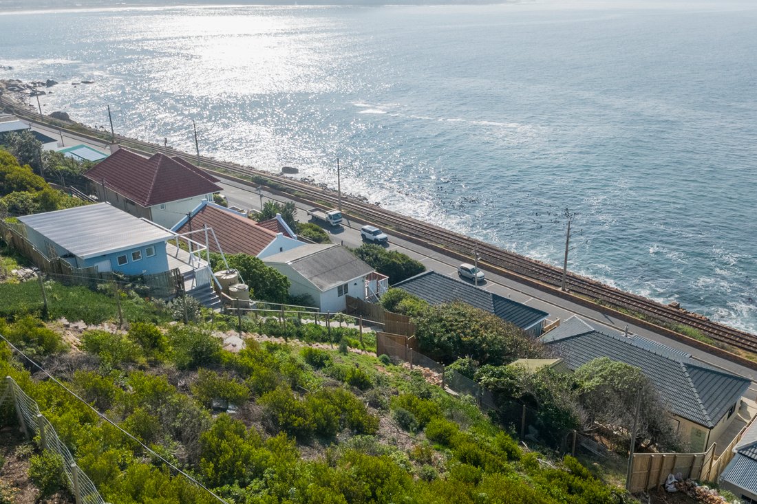 House in Fish Hoek, Cape Town, South Africa 2 - 18345001