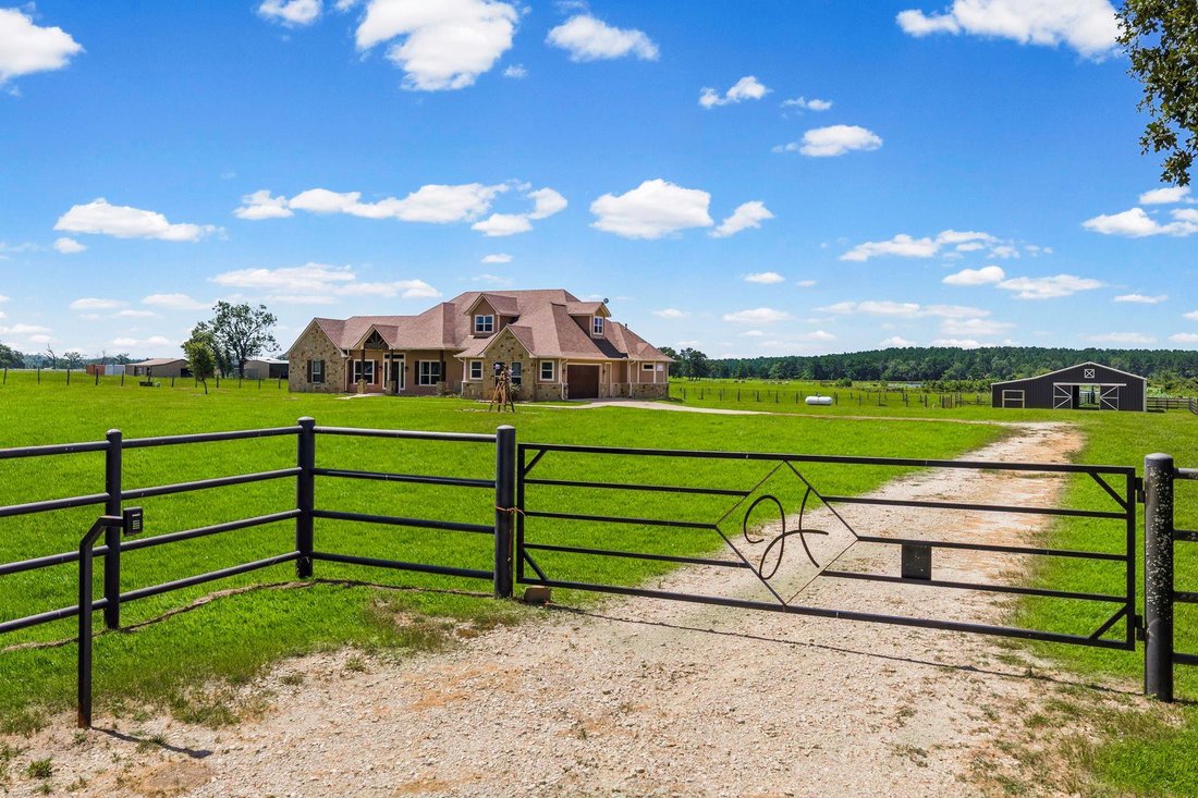 House in Oakhurst, Texas, United States 4 - 16509615