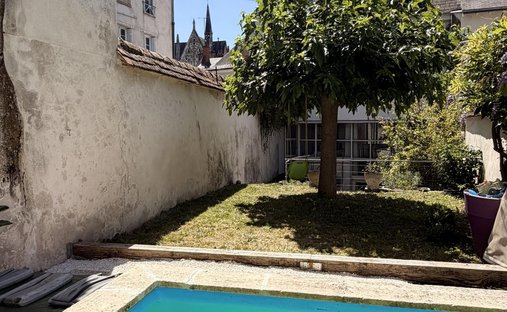 House in Bourgogne-Pasteur, Orleans, France 1