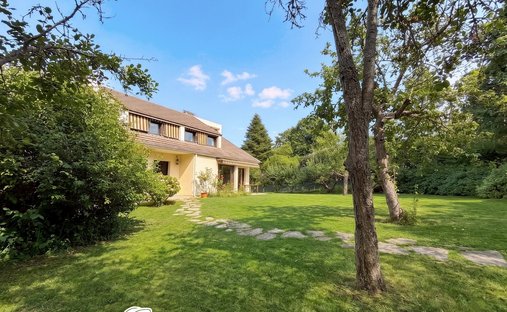 House in Centre Ville, Rueil-Malmaison, France 1