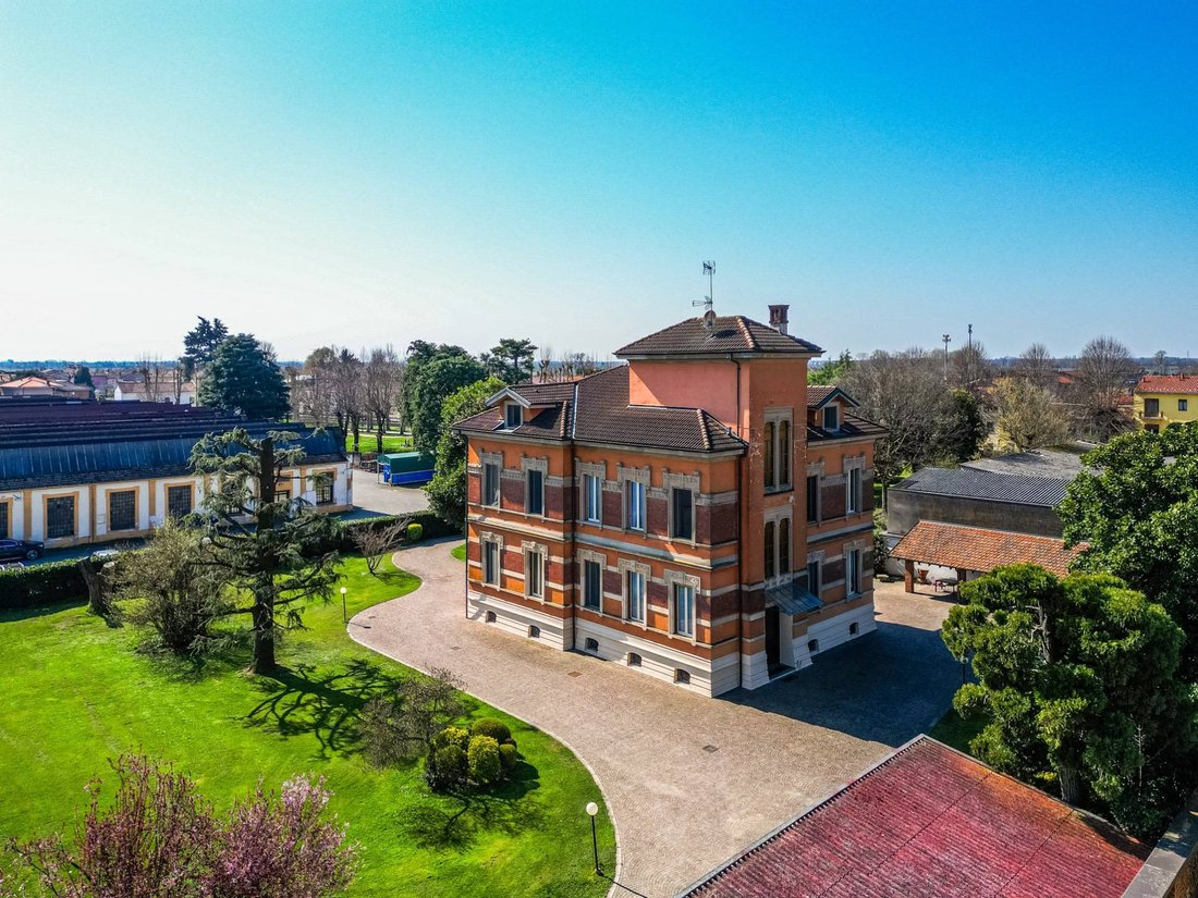 Villa in Cassolnovo, Lombardy, Italy 1 - 18341715