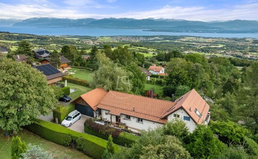 Casa a Arzier-Le Muids, Vaud, Svizzera 1
