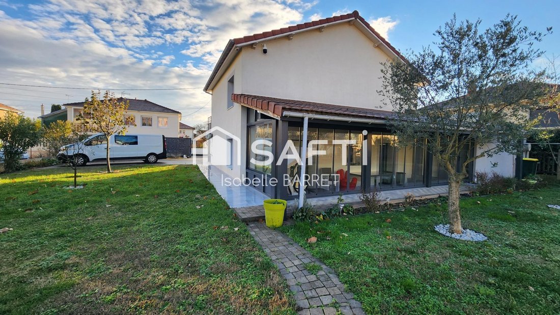 House in Decines-Charpieu, Auvergne-Rhône-Alpes, France 2 - 16748261