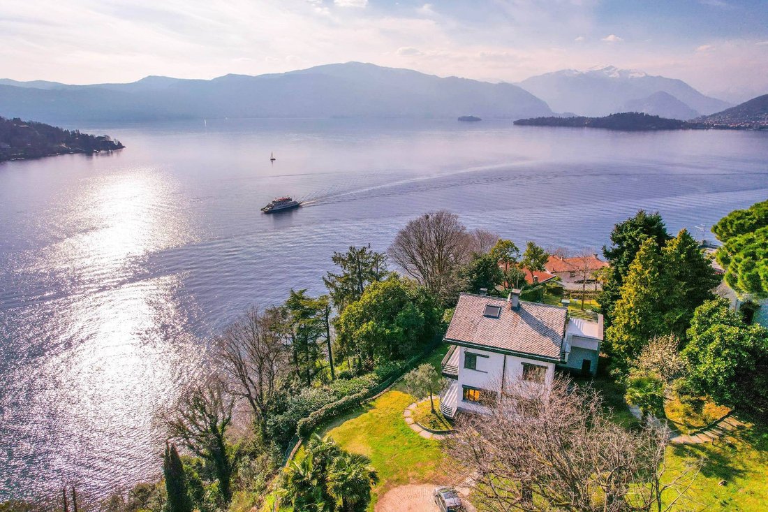 Villa in Laveno-Mombello, Lombardy, Italy 1 - 18341689