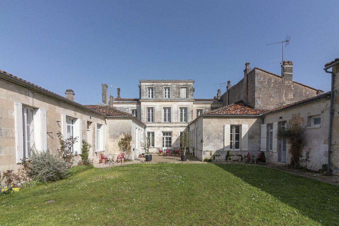 Maison à Châteauneuf-sur-Charente, Nouvelle-Aquitaine, France 2 - 18341289