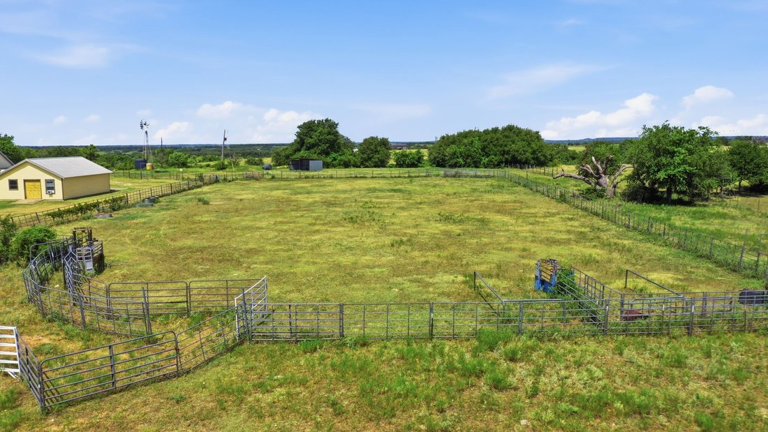 Farm Ranch in Stephenville, Texas, United States 4 - 18345574