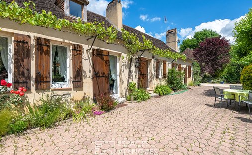 Villa in Saint-Méard-de-Gurçon, Neu-Aquitanien, Frankreich 1