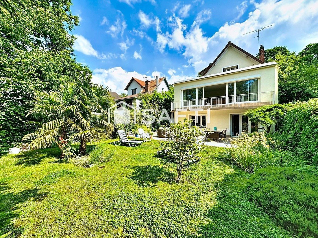 House in Gressets-Centre-Garenne-Bechevet, La Celle-Saint-Cloud, France 1 - 18343437