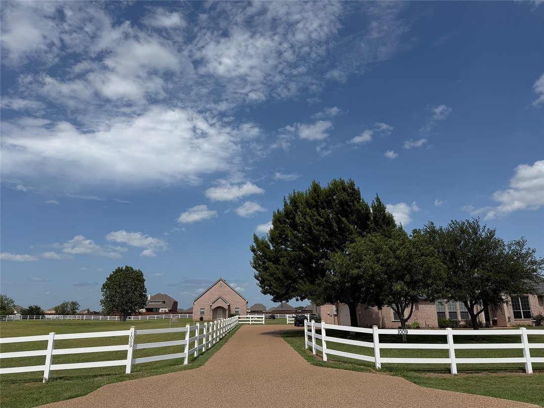 House in Granbury, Texas, United States 4 - 18349055