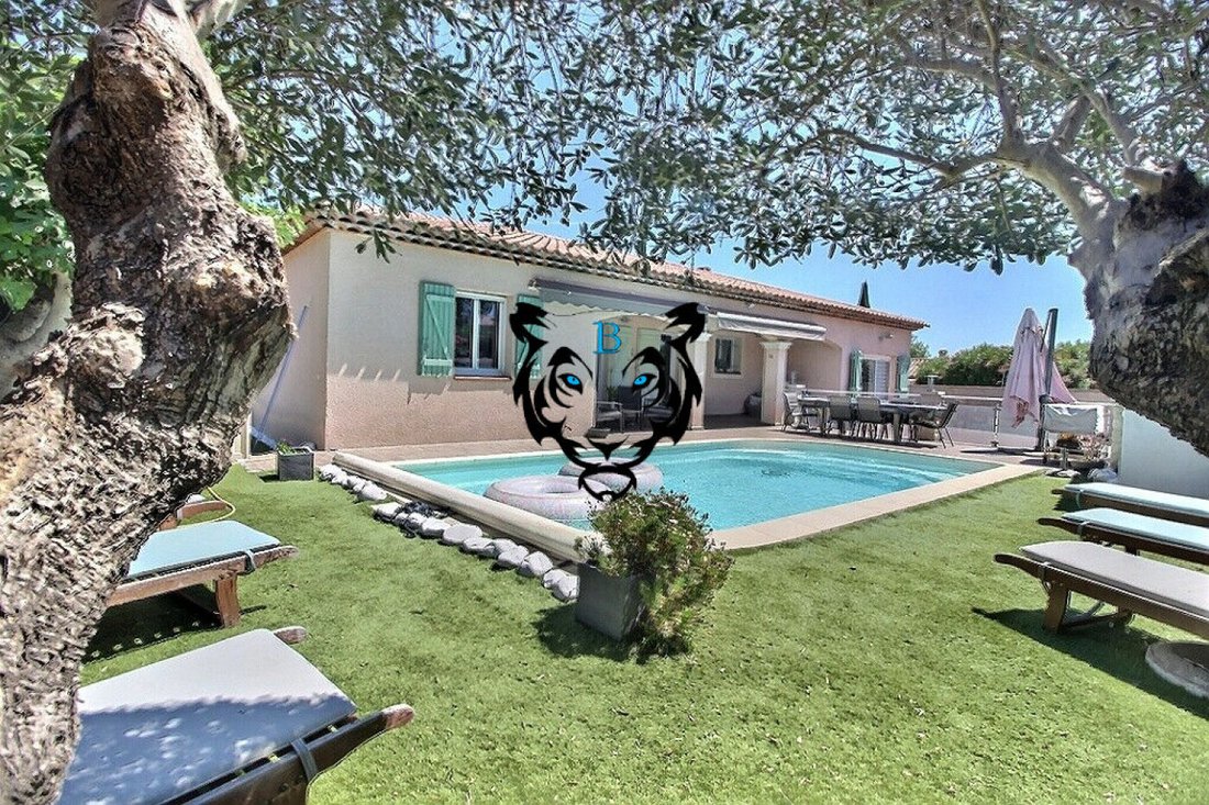 House in Partie Nord-Ferrieres-Cadenades-Rouviere, Le Muy, France 1 - 16923378