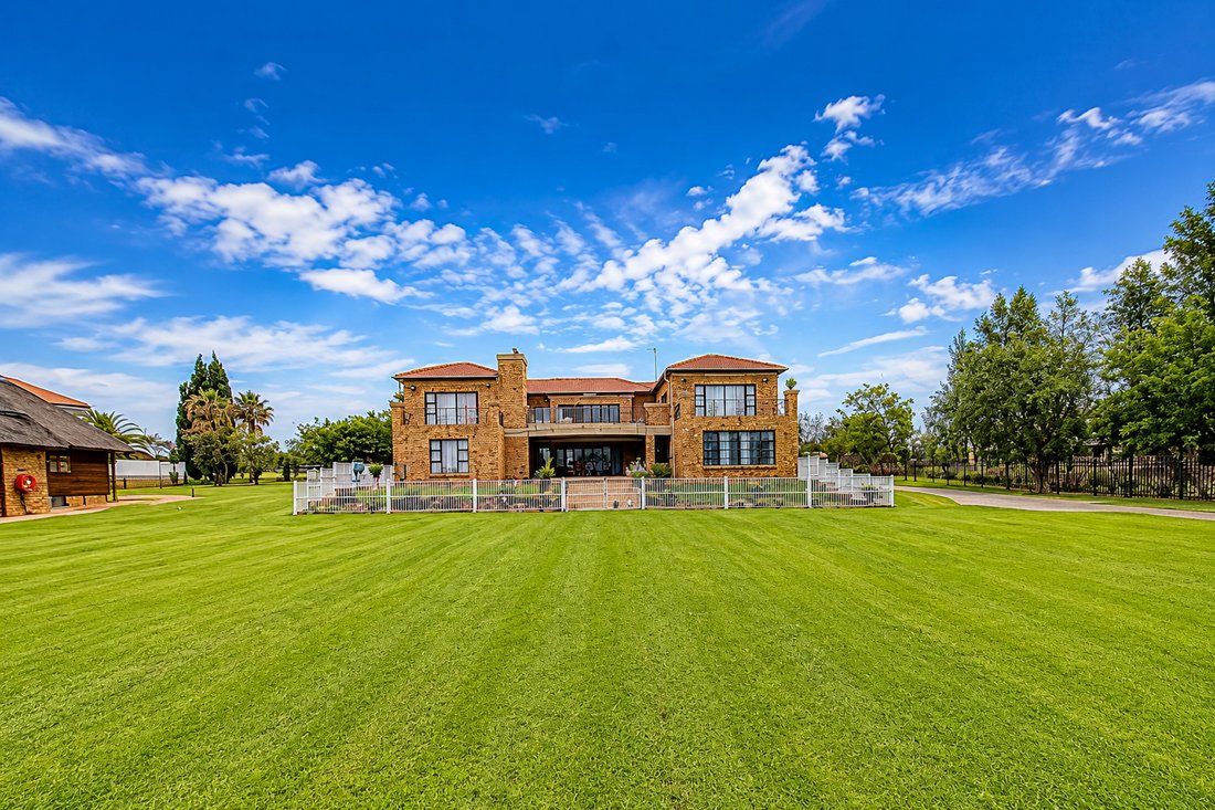 Farm Ranch in Vanderbijlpark, Gauteng, South Africa 1 - 17949715