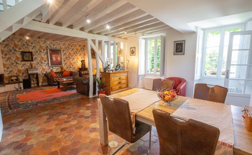 House in Le Mesnil-Saint-Denis, Ile-de-France, France 1