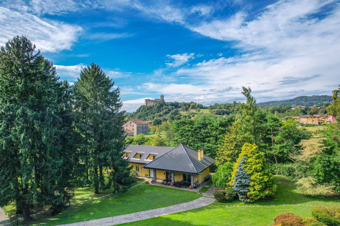 Villa in Angera, Lombardy, Italy 5 - 18341685