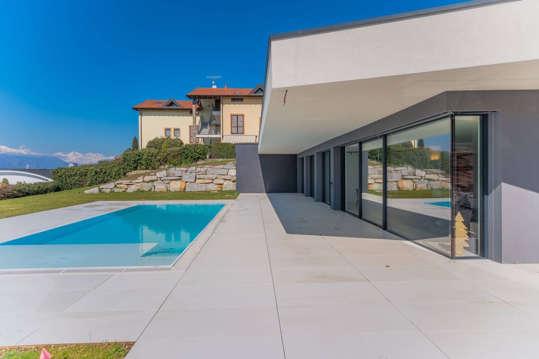Villa in Besozzo, Lombardy, Italy 4 - 18341723