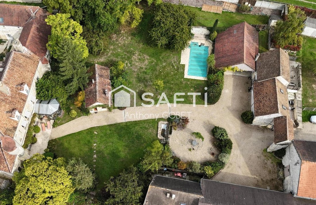 House in Us, Ile-de-France, France 2 - 18343451