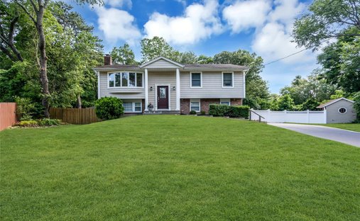 House in Hauppauge, New York, United States 1