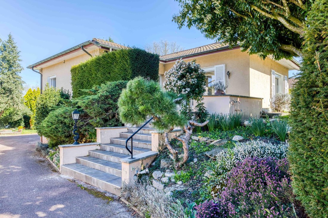 House in Saint-Denis-les-Bourg, Auvergne-Rhône-Alpes, France 2 - 17977846