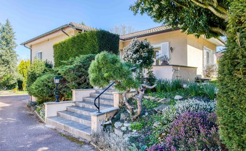 House in Saint-Denis-les-Bourg, Auvergne-Rhône-Alpes, France 1