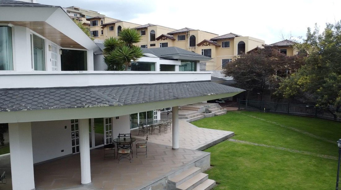 House in Quito, Pichincha, Ecuador 5 - 18349396
