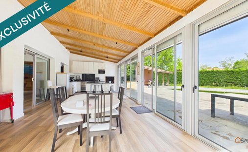 House in Saint-Aubin-de-Medoc, Nouvelle-Aquitaine, France 1