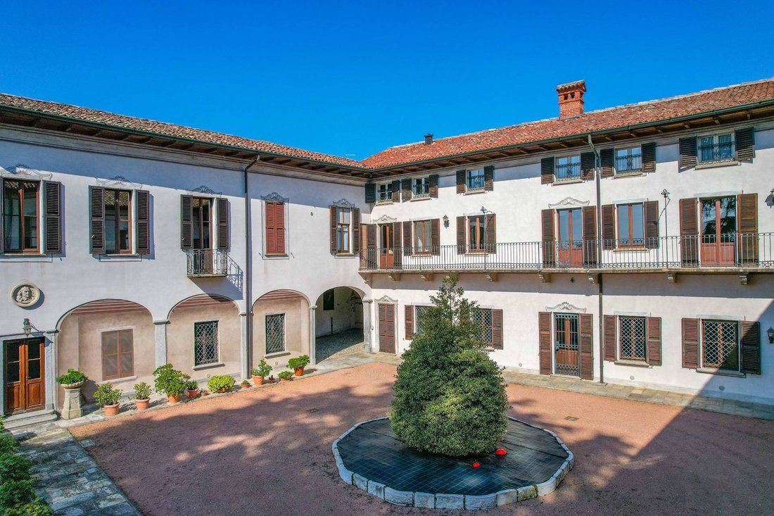 Villa in Daverio, Lombardy, Italy 4 - 18341683
