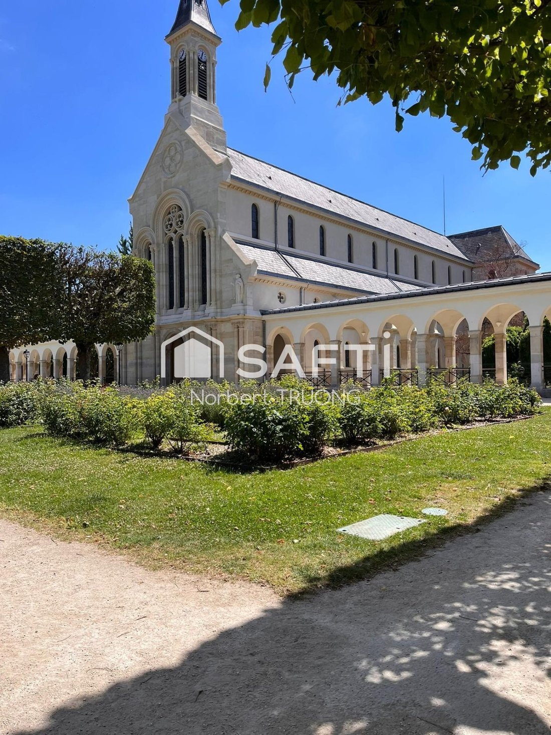 Appartamento a Espaces Jeunes, Issy-les-Moulineaux, Francia 1 - 18343457