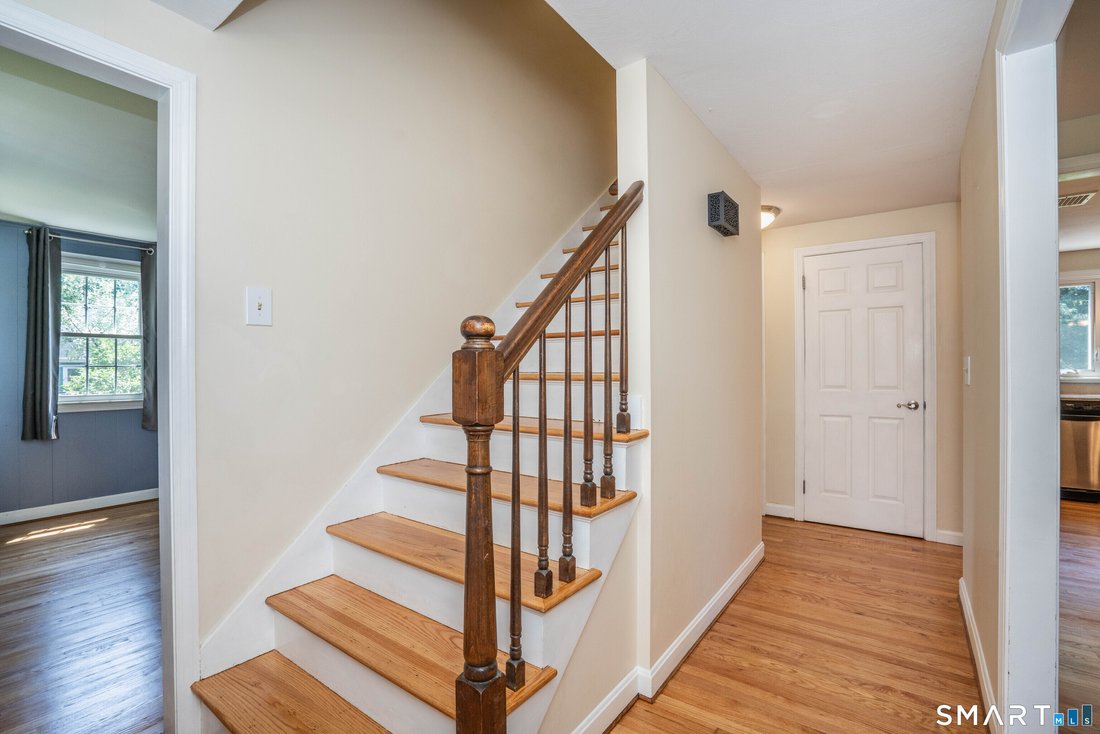 House in Simsbury, Connecticut, United States 3 - 18333555