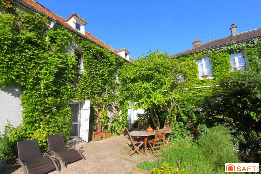 House in Le Mesnil-Saint-Denis, Ile-de-France, France 1 - 18343466