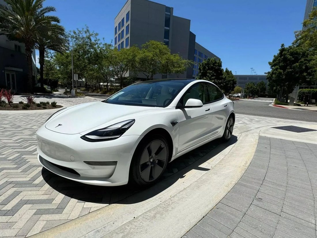 Sedan in Riverside, CA, United States 3 - 18333571