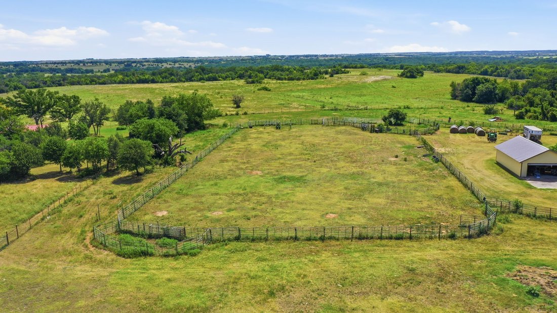 Farm Ranch in Stephenville, Texas, United States 5 - 18345574
