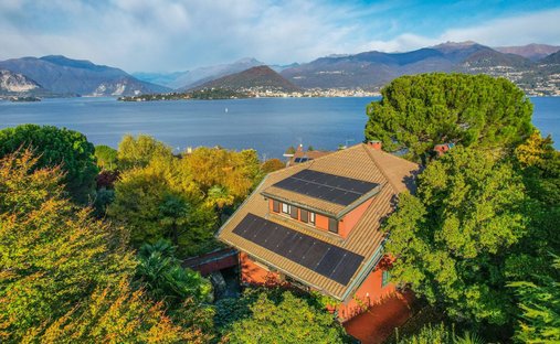 Villa in Laveno-Mombello, Lombardy, Italy 1