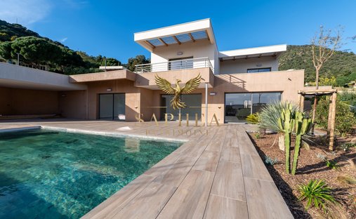 Villa in Le Lavandou, Provence-Alpes-Côte d'Azur, France 1