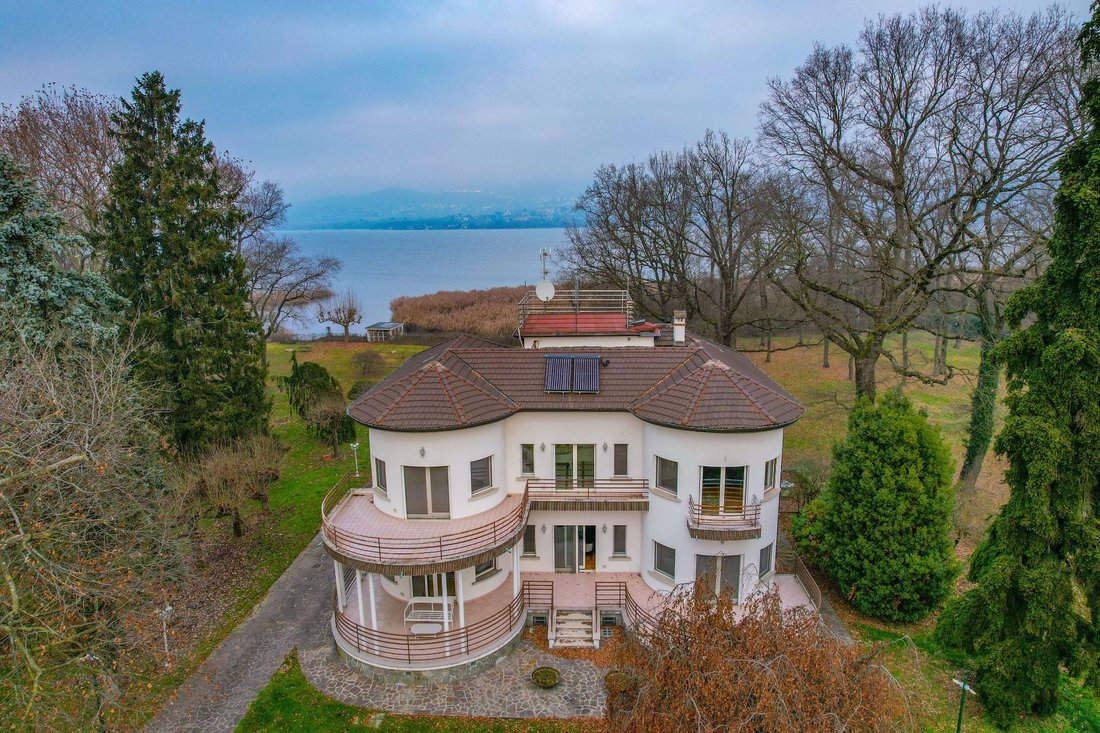 Villa in Cazzago Brabbia, Lombardy, Italy 5 - 18341692