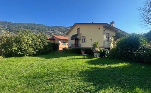 Villa in Seravezza, Tuscany, Italy 1