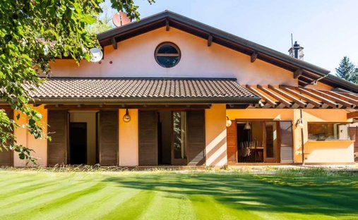 Villa in Limido Comasco, Lombardy, Italy 1