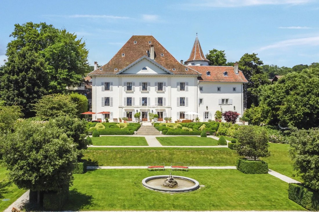 Estate in Begnins, Vaud, Switzerland 1 - 18339842
