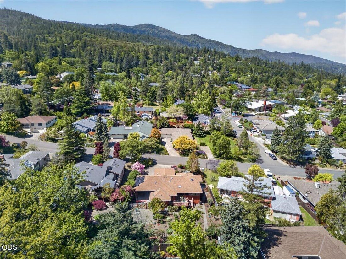 House in Ashland, Oregon, United States 3 - 18339747