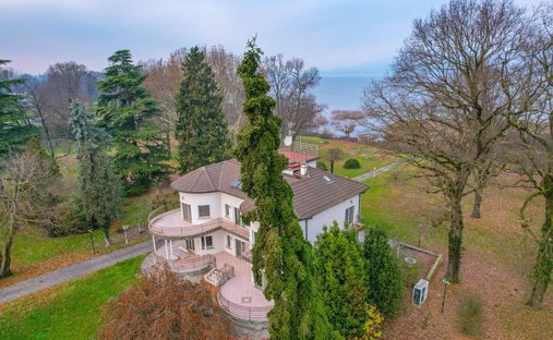 Villa in Cazzago Brabbia, Lombardy, Italy 1
