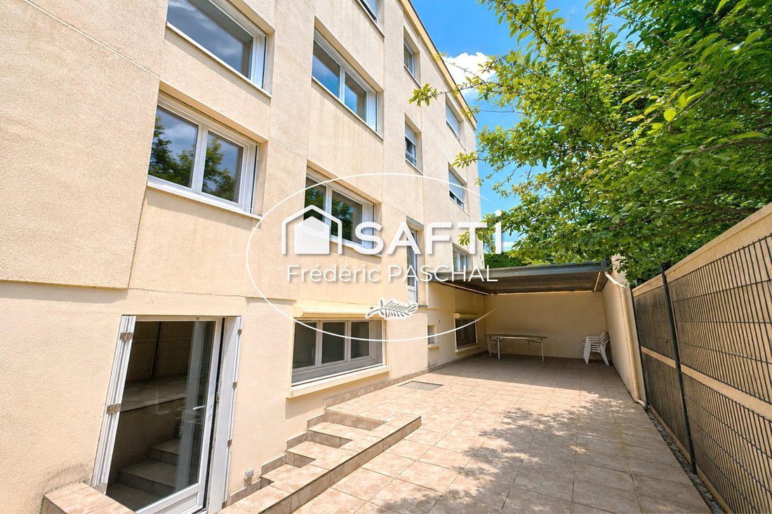Plateau Ouest, Suresnes, France 2 - 18343412
