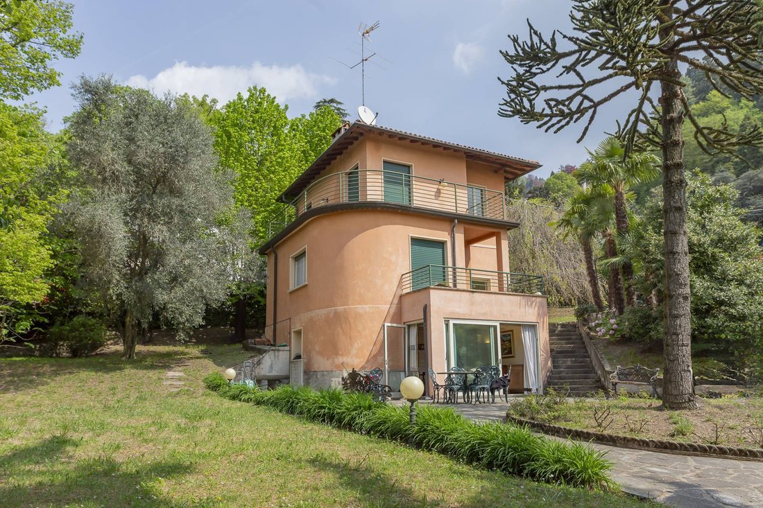 Villa in Brunate, Lombardy, Italy 1 - 18341767