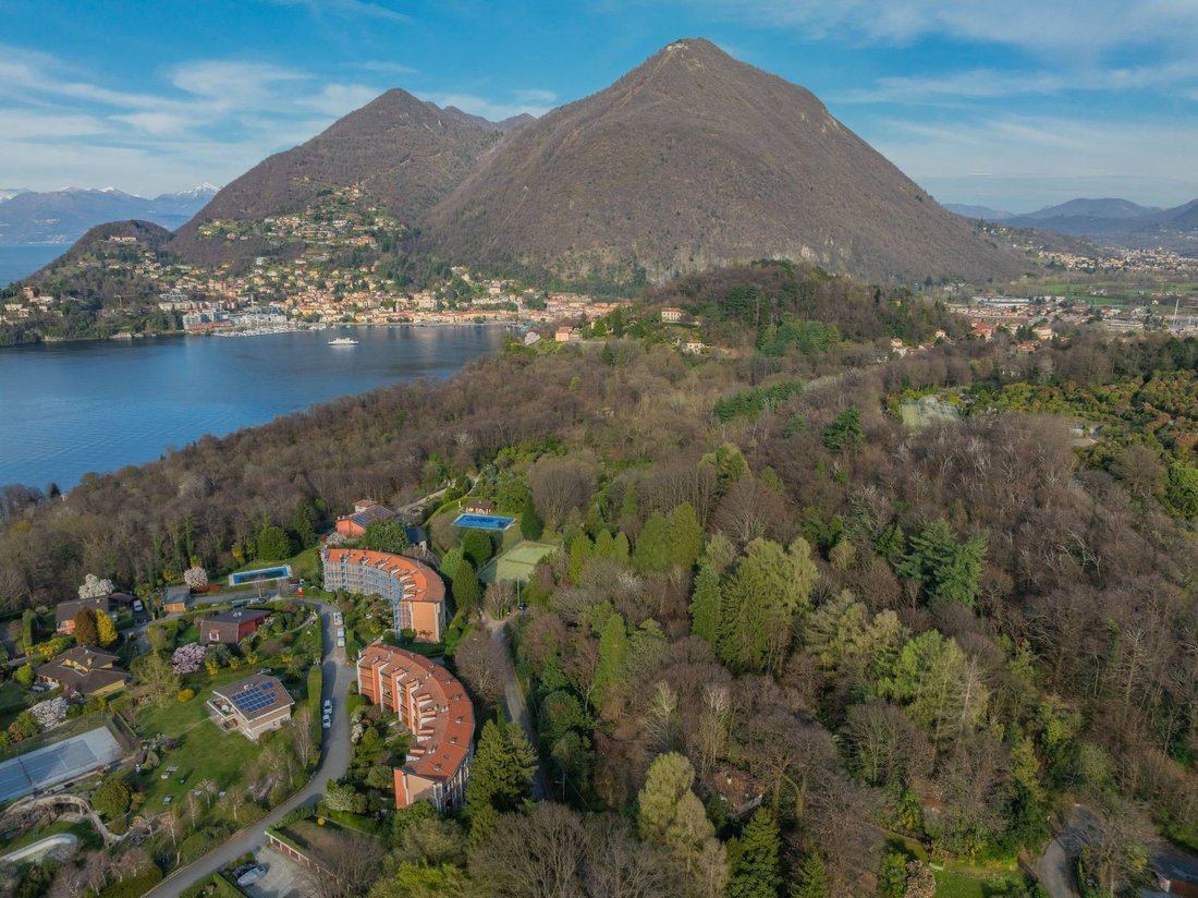 Villa in Laveno-Mombello, Lombardy, Italy 2 - 18341697