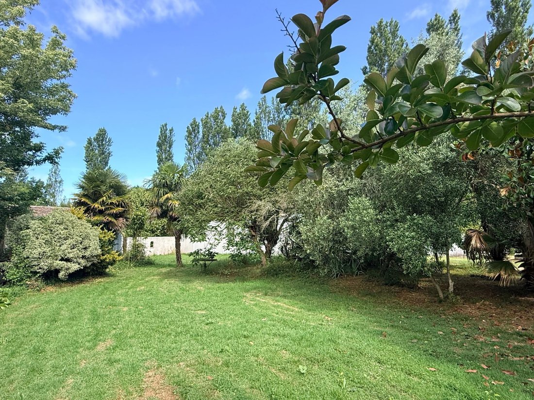 House in Saint-Laurent-de-la-Pree, Nouvelle-Aquitaine, France 5 - 18157598