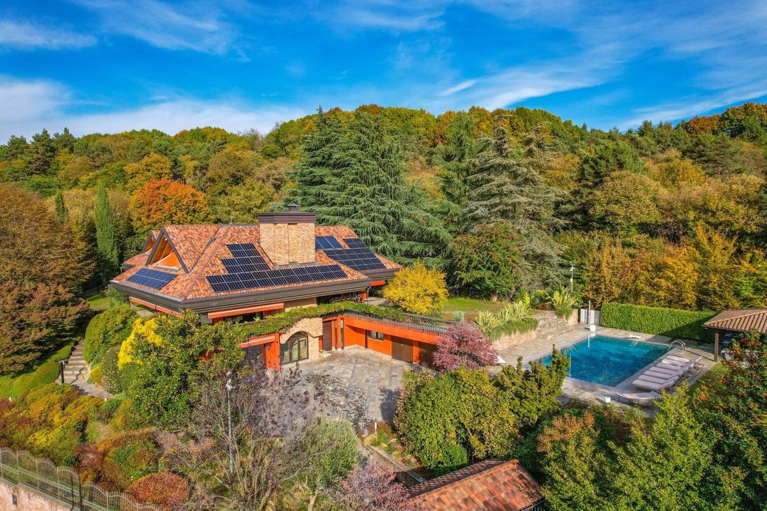 Villa in Vergiate, Lombardy, Italy 2 - 18341682