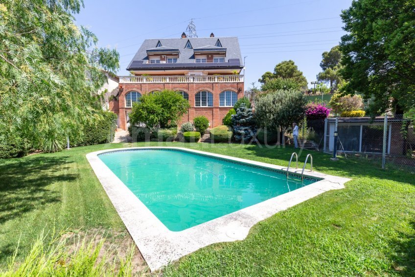 Villa in Sant Cugat del Valles, Catalonia, Spain 1 - 18339776