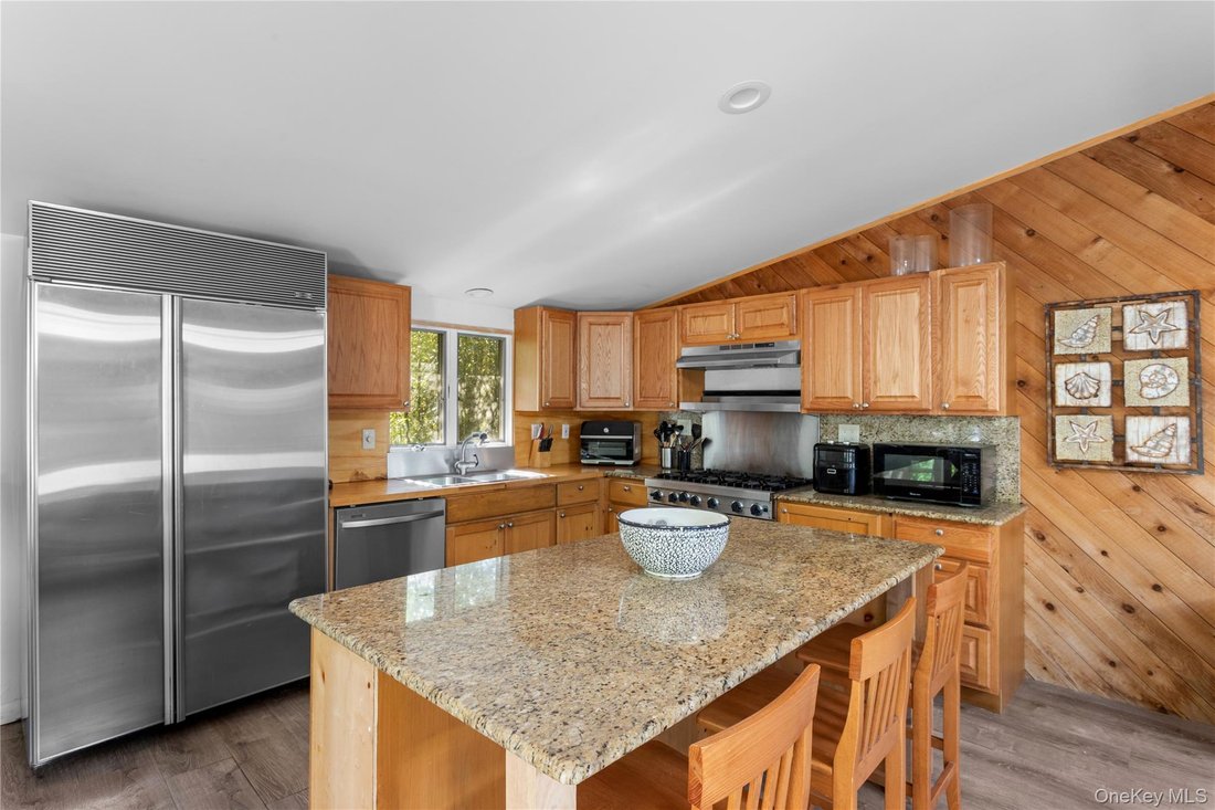 House in Yaphank, New York, United States 4 - 18349299