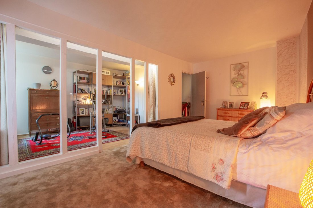 House in Le Mesnil-Saint-Denis, Ile-de-France, France 3 - 18343466