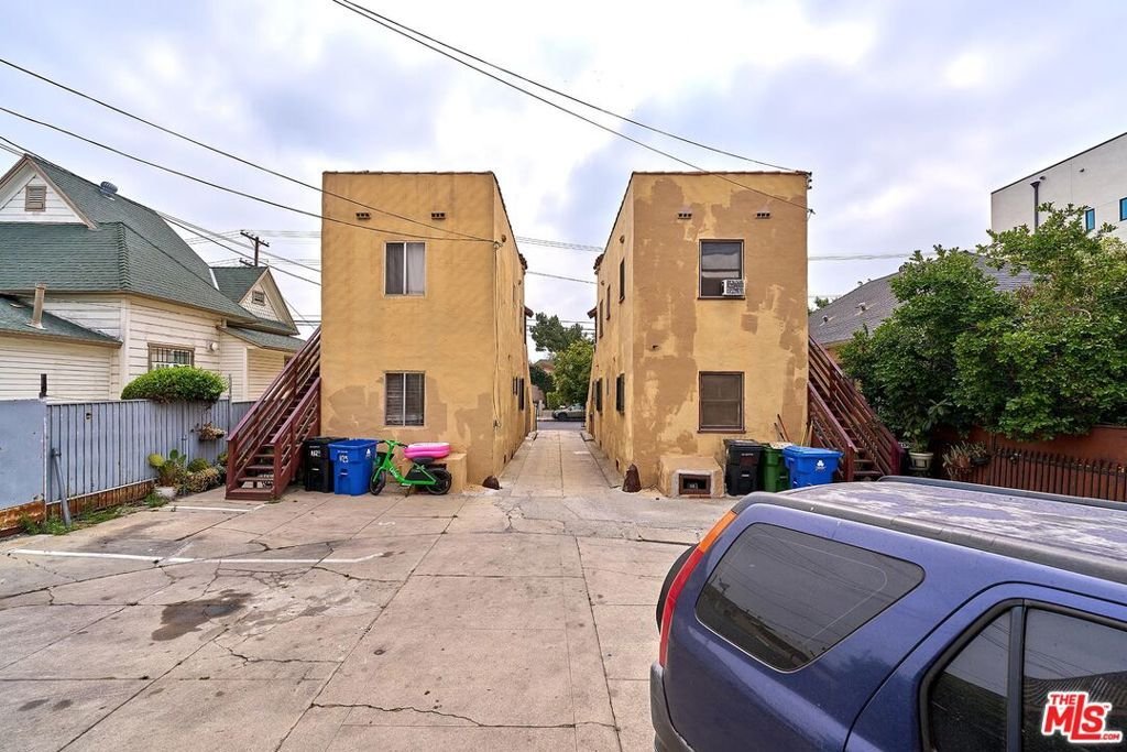 Los Angeles, California, United States 4 - 18339683
