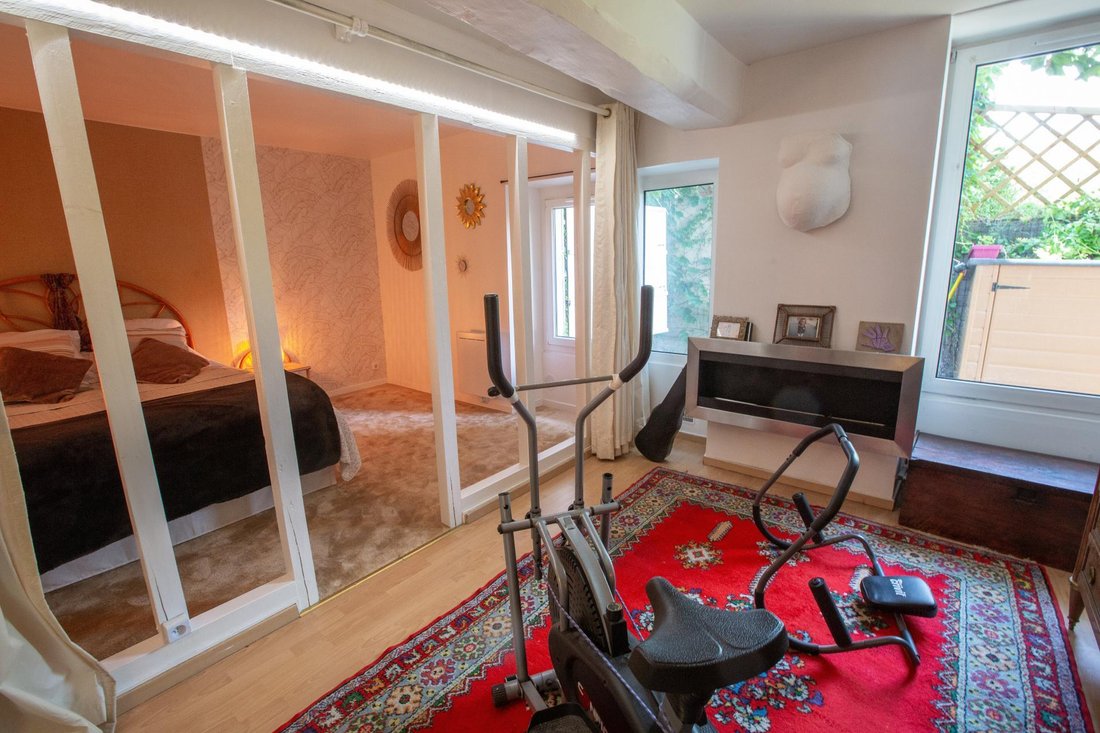 House in Le Mesnil-Saint-Denis, Ile-de-France, France 4 - 18343466
